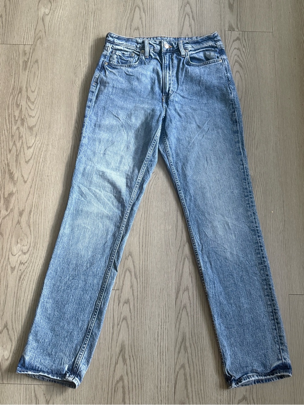 Women's Straight-Leg Jeans in Light Blue Wash